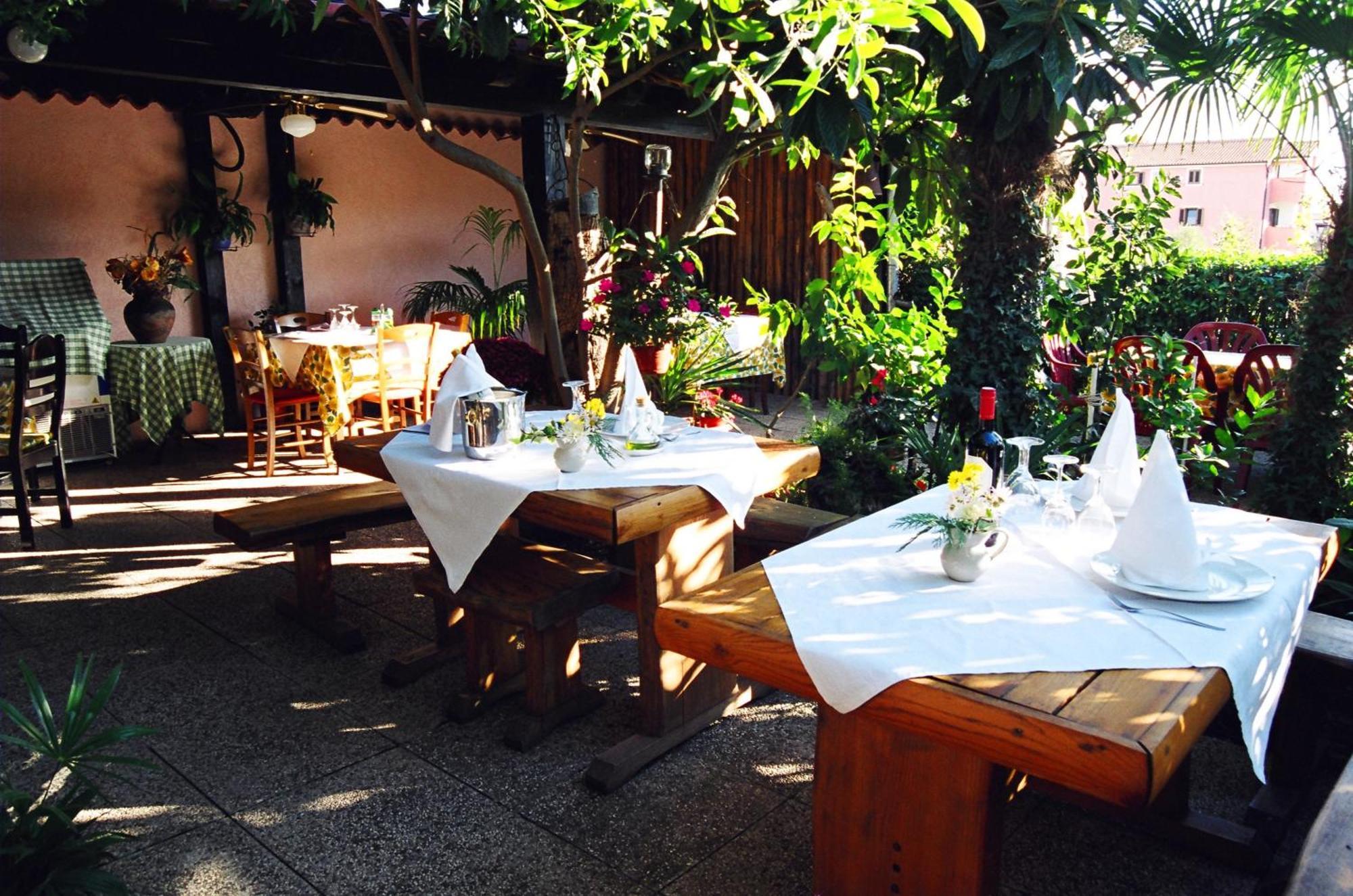 Hotel Makin Novigrad Istria Exterior foto